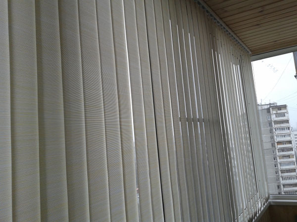 zhalyuzi na balkon i lodzhiyu 3