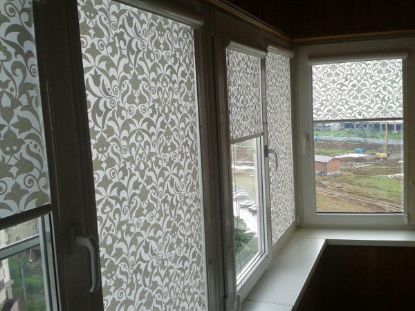 zhalyuzi na balkon i lodzhiyu